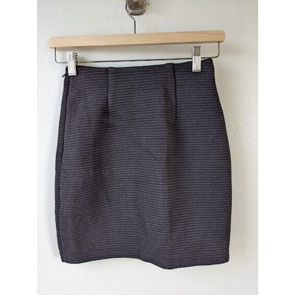 Wilfred Free Size XS Ribbed Mini Skirt Pencil Straight Black Side Zipper Stretch - Picture 4 of 7